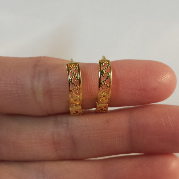 18K Yellow Gold Filled Carved Swirl Hoop Huggie Earrings 14mm Party Gift - Picture 4 of 4